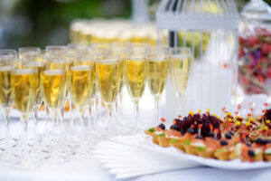 Champagne et petits fours